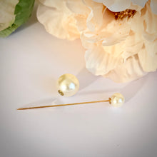 Load image into Gallery viewer, Juliet Lapel pin