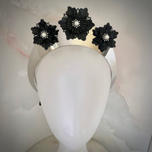 Load image into Gallery viewer, Sunline crown silver/ black