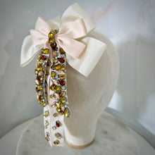 Load image into Gallery viewer, Bow hair clip