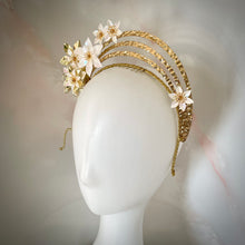 Load image into Gallery viewer, Mrs Bowie headpiece