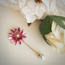 Load image into Gallery viewer, Posey Lapel pin