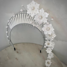 Load image into Gallery viewer, Mrs Alba headpiece