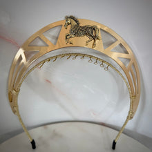 Load image into Gallery viewer, Delta crown gold