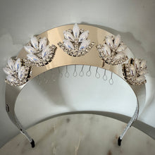 Load image into Gallery viewer, Audrey crown white