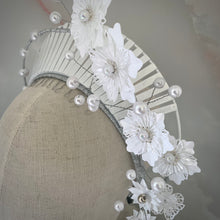 Load image into Gallery viewer, Mrs Alba headpiece