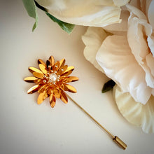 Load image into Gallery viewer, Golden bloom Lapel pin