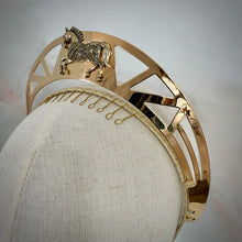 Load image into Gallery viewer, Delta crown gold