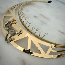 Load image into Gallery viewer, Delta crown gold