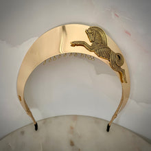 Load image into Gallery viewer, Phar Lap crown gold