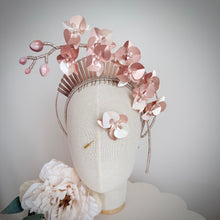 Load image into Gallery viewer, Orchid Rose Lapel pin