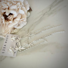 Load image into Gallery viewer, Lilly dangle earrings