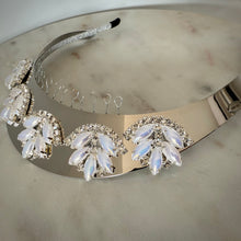 Load image into Gallery viewer, Audrey crown white