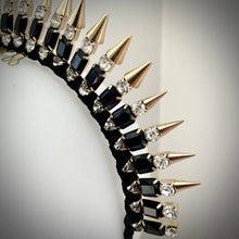 Load image into Gallery viewer, Vierra crown black