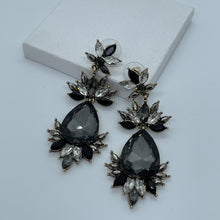 Load image into Gallery viewer, Stella dangle earrings