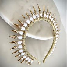 Load image into Gallery viewer, Vierra crown white