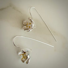 Load image into Gallery viewer, Blossom thread earrings
