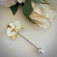 Load image into Gallery viewer, Orchid Lapel pin
