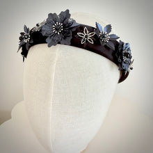 Load image into Gallery viewer, Floral headband
