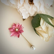 Load image into Gallery viewer, Posey Lapel pin
