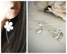 Load image into Gallery viewer, Blossom thread earrings
