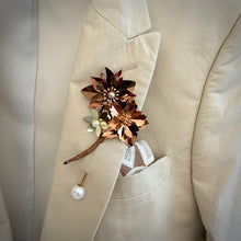 Load image into Gallery viewer, Bloom Lapel pin
