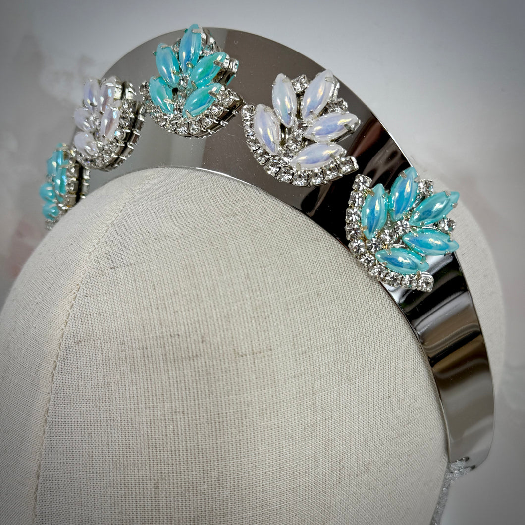 Audrey crown blue