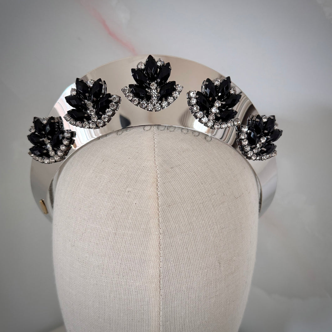 Audrey crown black