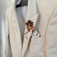 Load image into Gallery viewer, Bloom Lapel pin
