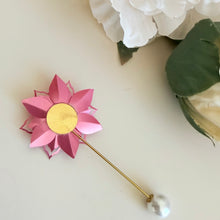 Load image into Gallery viewer, Posey Lapel pin
