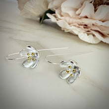 Load image into Gallery viewer, Blossom thread earrings
