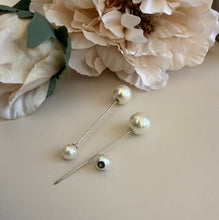 Load image into Gallery viewer, Juliet Lapel pin
