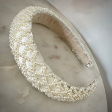 Load image into Gallery viewer, Twine pearl headband
