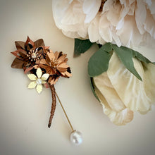 Load image into Gallery viewer, Bloom Lapel pin
