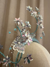 Load image into Gallery viewer, Miss Meadow silver blue
