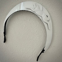 Load image into Gallery viewer, Phar Lap crown white
